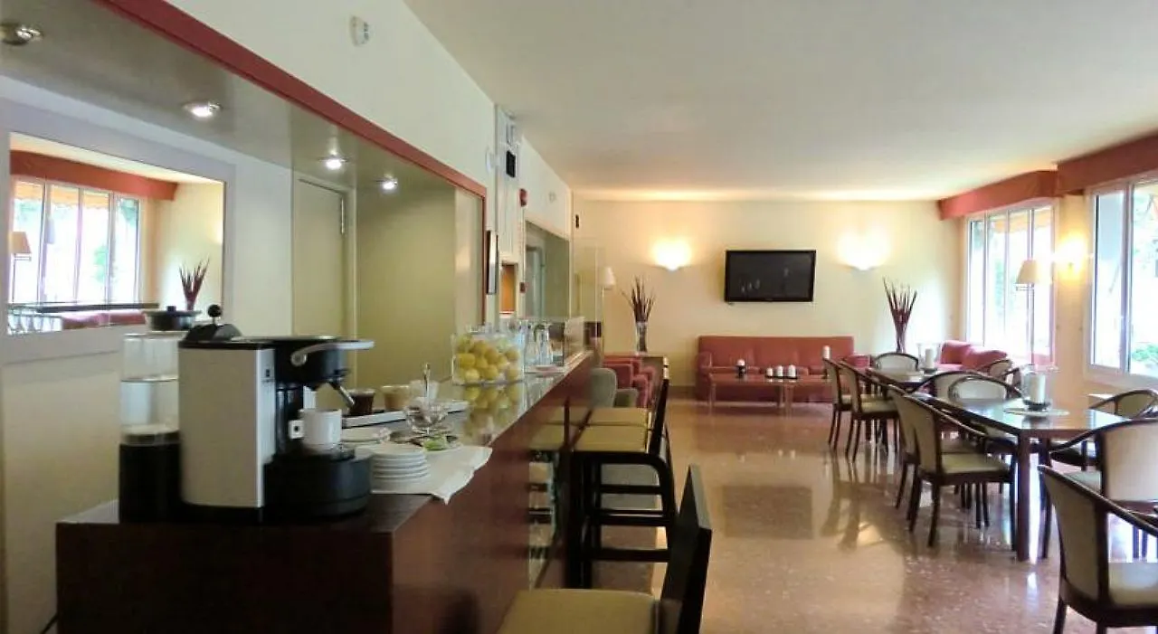 Tres Torres Atiram Hotel Барселона